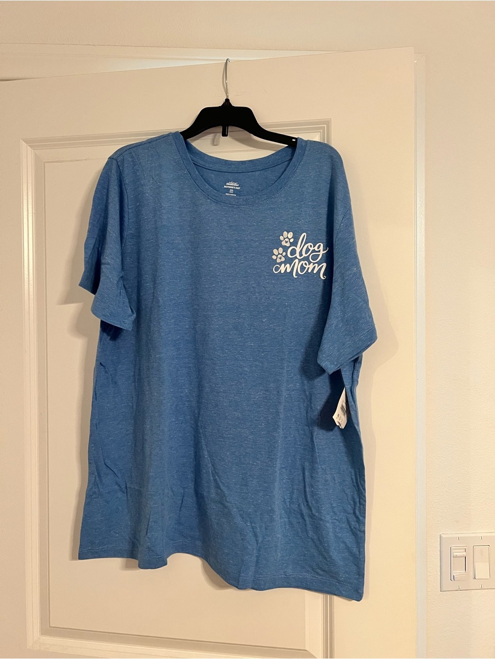 NWT Dog Mom graphic tee